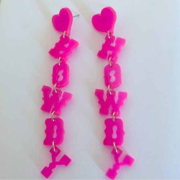 Hot Pink Heart HOWDY Cascading Dangling Acrylic Earrings Dolly Parton - Picture 4 of 9